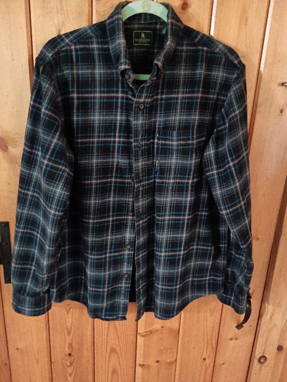 G.H. Bass & Co. blue plaid light weight flannel shirt